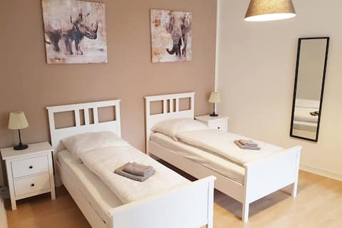 Leistungsstarkes Airbnb: NE10 beautiful apartment in Neuss in Innenstadt
