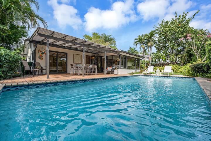 Boho Chic | Heated Pool | Walk to Beach | Coconut gallery image 5