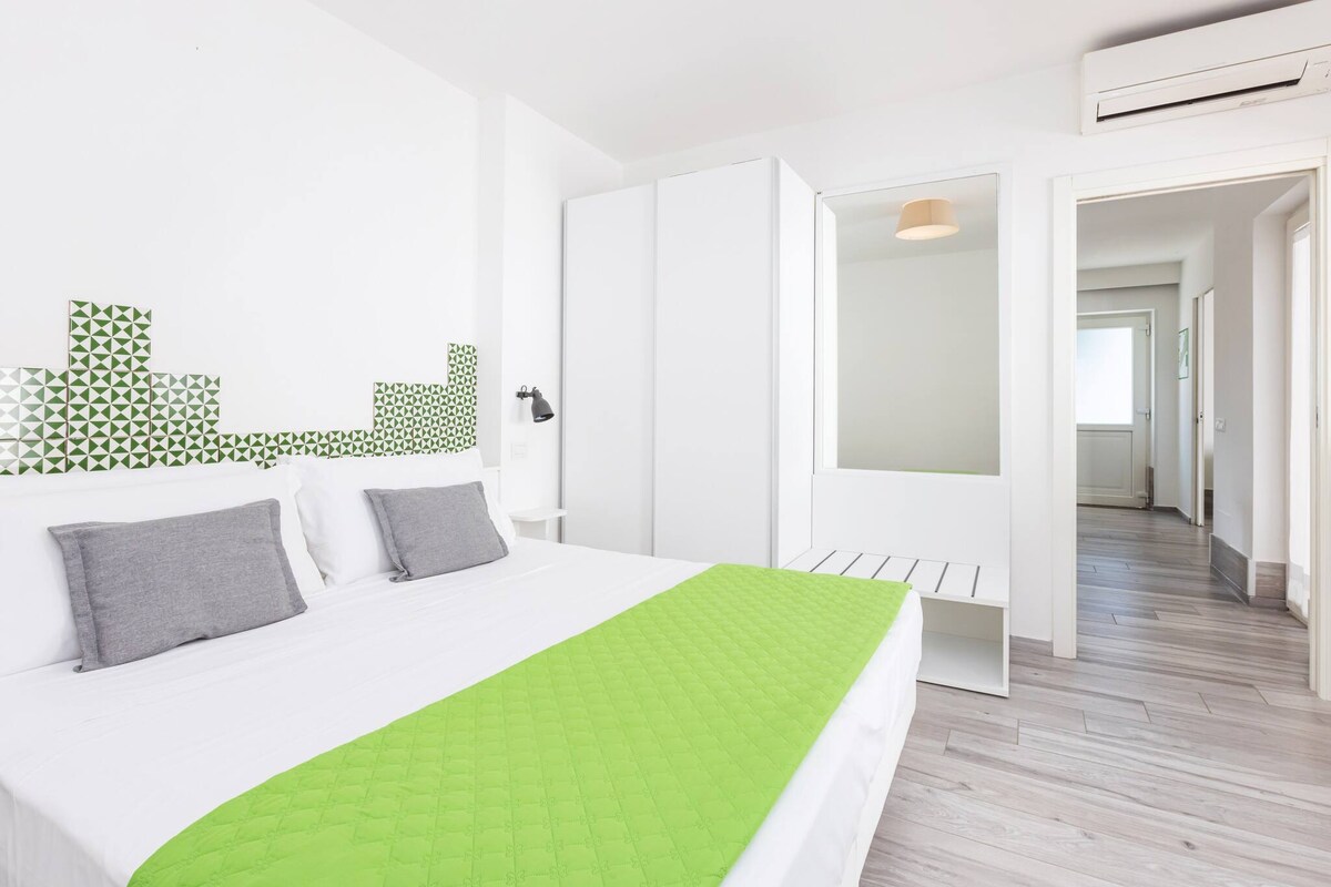 1. spavaća soba - spavaća soba s bračnim krevetom i TV-om ravnog ekrana