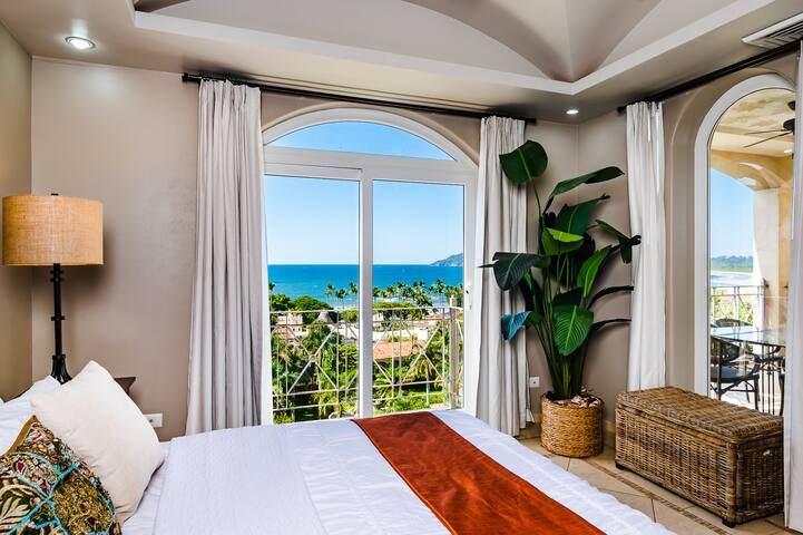 Oceanview Penthouse in Heart of Tamarindo