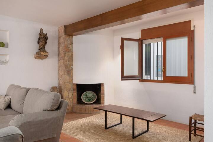 villa muga – town house in the center of tamariu-c gallery image 5