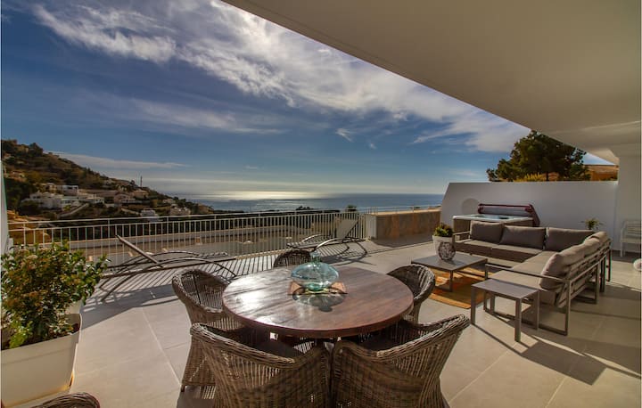 2 Bedroom Stunning Apartment In Altea - Altea