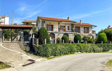 Beautiful apartment in Cembrano with kitchenette