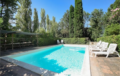 Beautiful home in Rivotorto di Assisi with WiFi