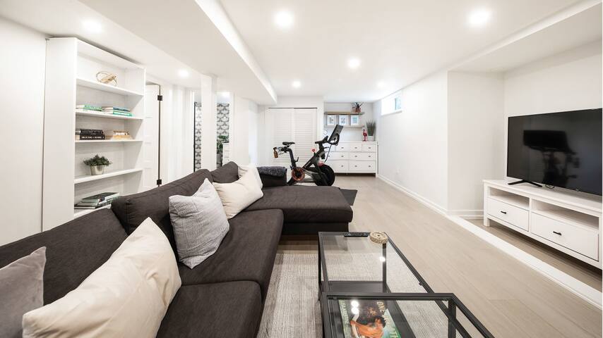 Brand New| Magnolia Designer’s 4BR Home w/ Yard gallery image 4