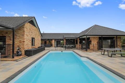 Luxury Home | Salt Water Swimming Pool & Spa Pool