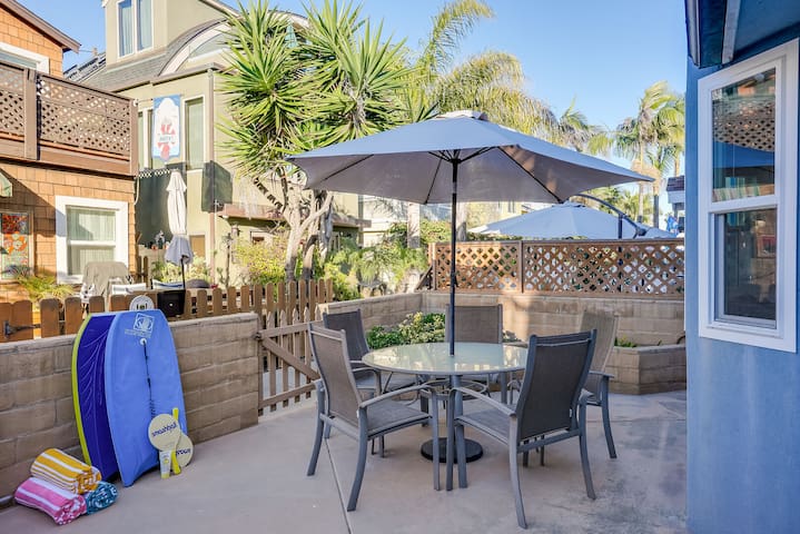 Beach House Perfection! – OceanView, AC & Patio!