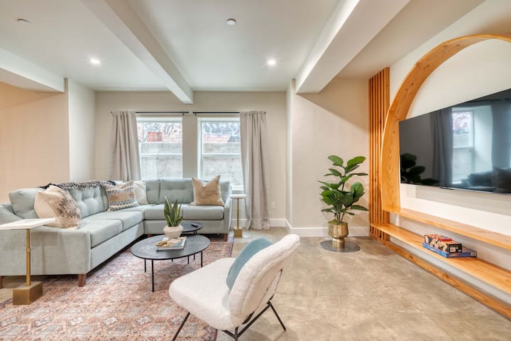 Modern Spanish 3BR | Steps to Mississippi