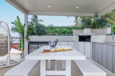 Cloud Nine, 18 Wynne - heated pool, views, beach