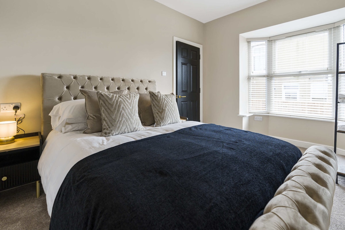 Popular Airbnb listing: Apartment 2 Park Road Suites in Staining