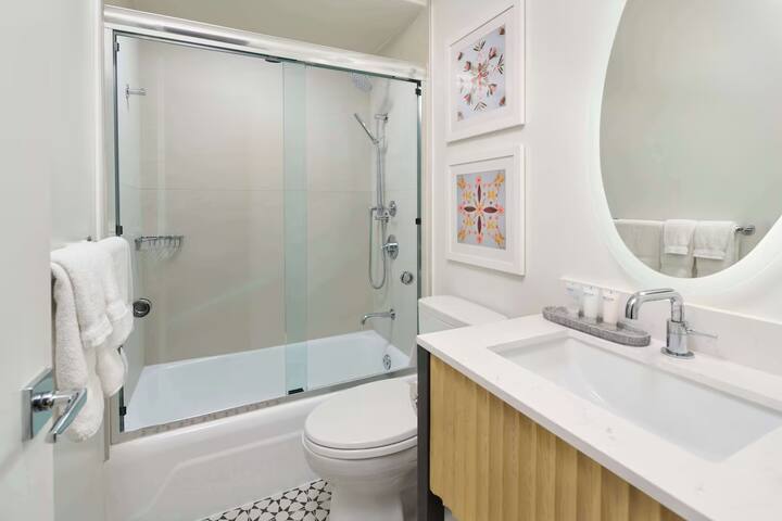 Ideal Mix of Comfort and Value! 3 Relaxing Units gallery image 4