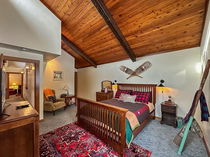 Dormitorio queen en la planta superior