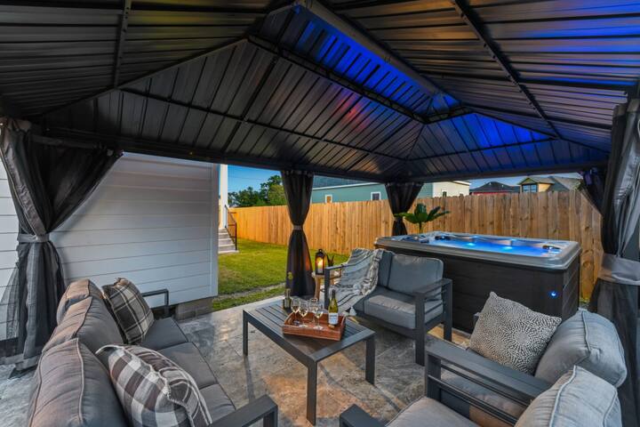 Elegant Stylish Home | Hot Tub & Pergola gallery image 2