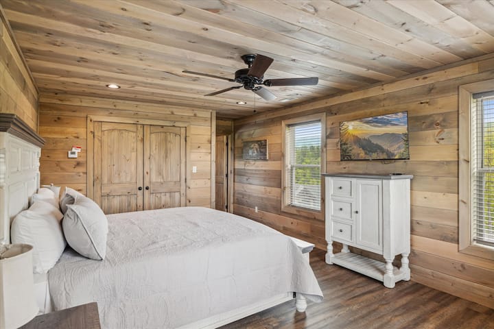 Left Side King Master Bedroom