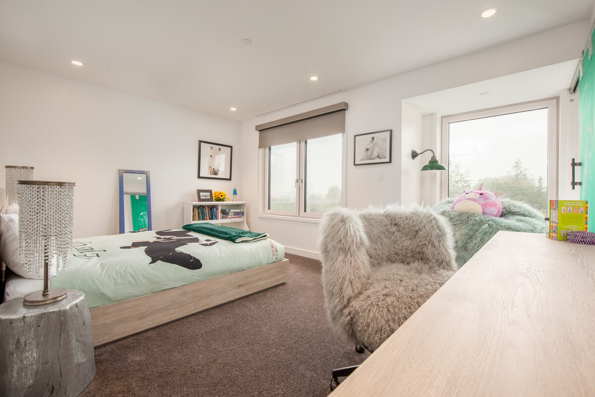 Dormitorio queen con baño adjunto