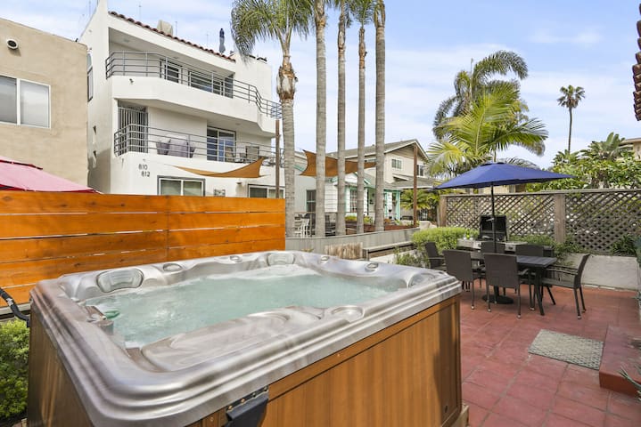 Massive Beach Home w/ AC, Garage, Spa & Bay View