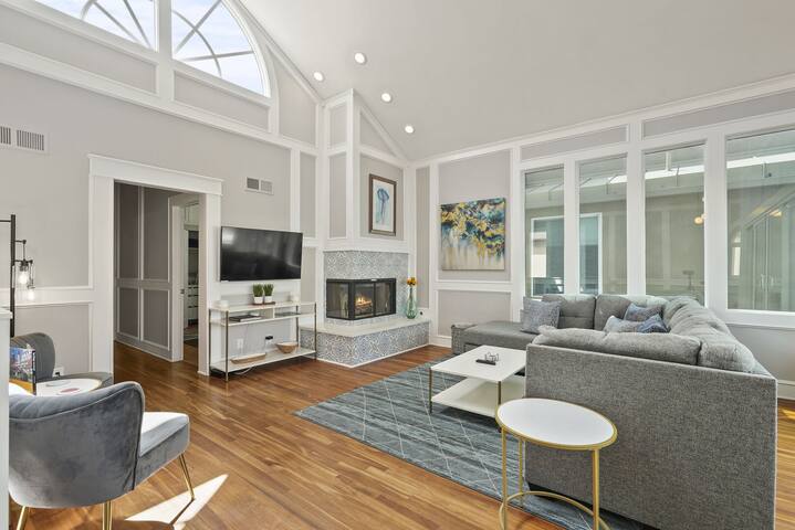 Massive Beach Home w/ AC, Garage, Spa & Bay View gallery image 3