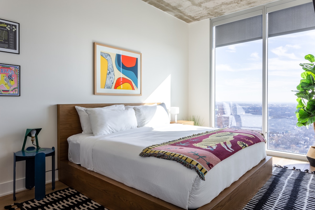 Rooftop Pool + Gym • Lady Bird Lake | Rodeo 31