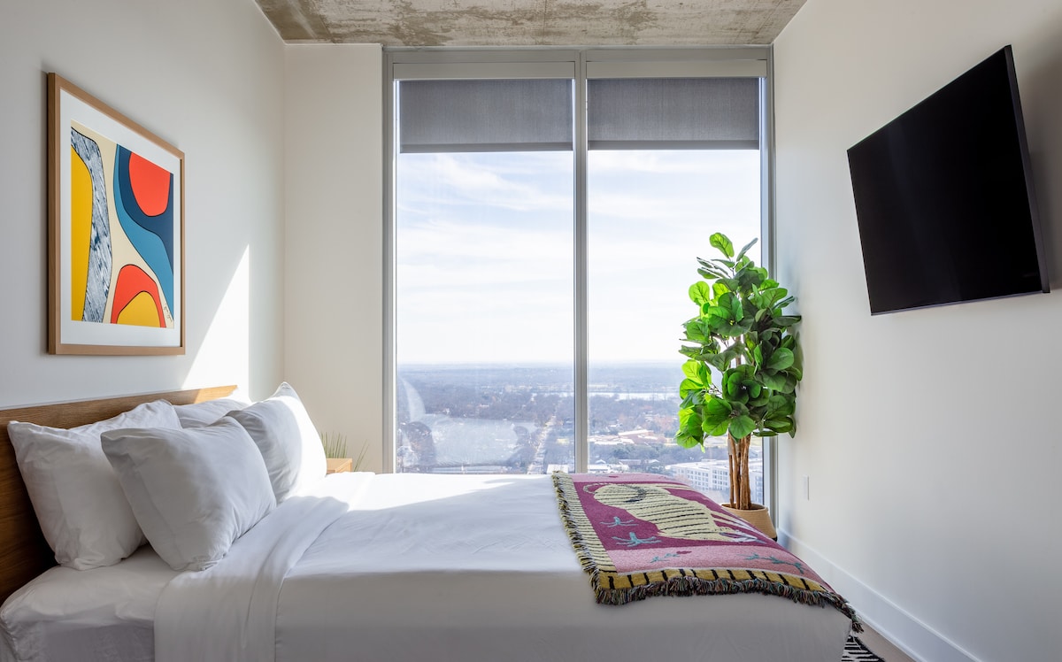 Rooftop Pool + Gym • Lady Bird Lake | Rodeo 31