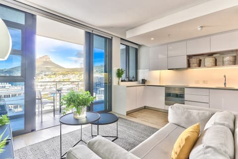 Sky Apartment with Views & Pool