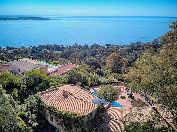 Ref 2093 - Cannes - Villa Vue Mer à Louer - Vallauris