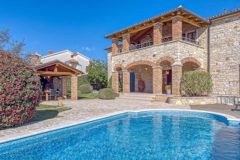 Popular Airbnb listing: Villa Graziela in Baderna Mompaderno