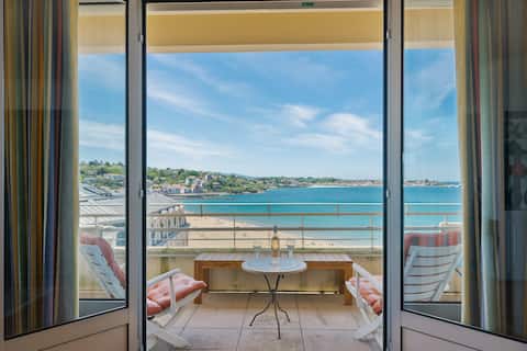 First line apartment with Saint Jean de Luz Bay