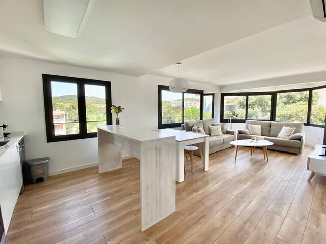 Llevantí, near the sea gallery image 2