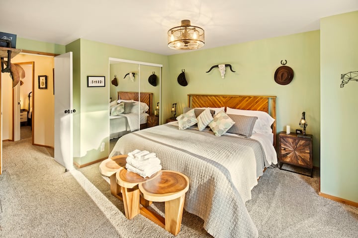 Crecimos en el sur, esperamos que seáis como sombreros de vaquero.