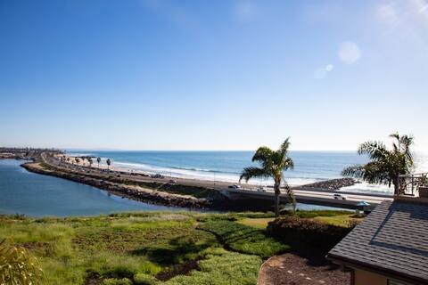 Contemporary Tamarack Getaway: Ocean Views & Spa!