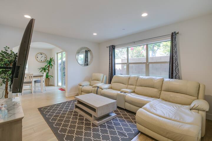 Pet-Friendly Paramount Home, 16 Mi to Los Angeles!