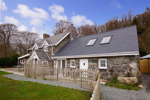 The Barn, Dog-friendly couples cottage near Bala