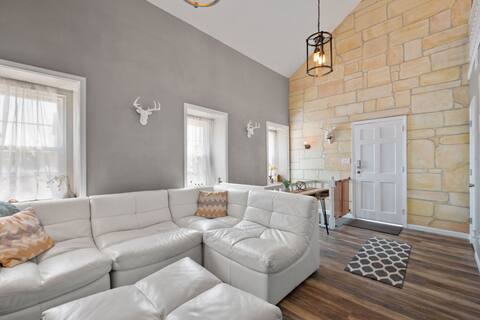 Sleeps 10+Main Street+Private Courtyard
