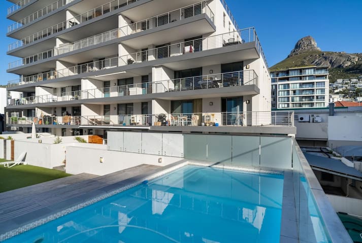 Serene 3 bed, with Sea Views and Back-Up Inverters gallery image 2