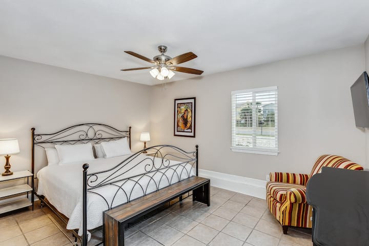 Kaa Kipekee - Master Bedroom