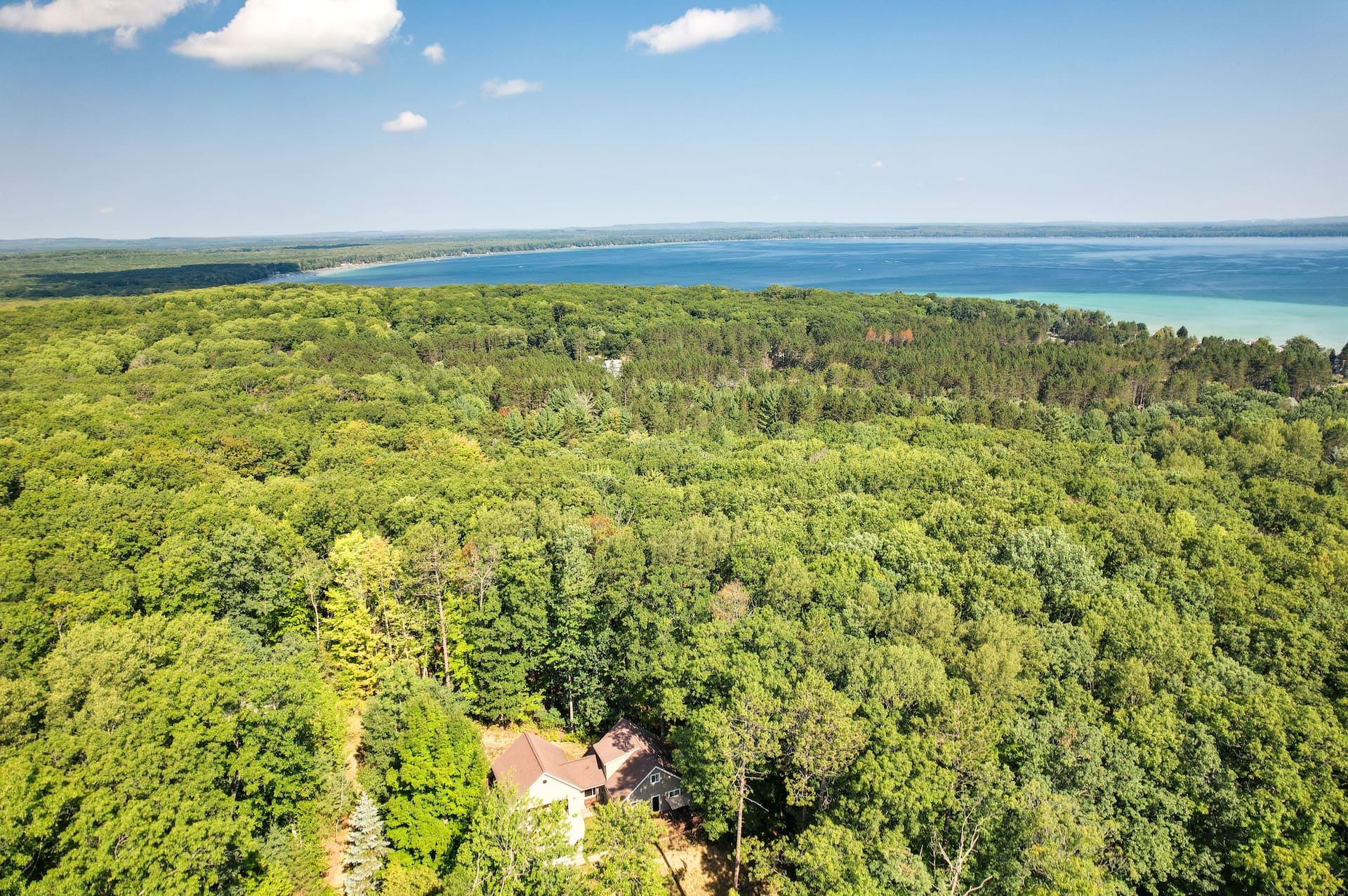 Roscommon Retreat w/ Deck ~ 1 Mile to Higgins Lake — photo 2