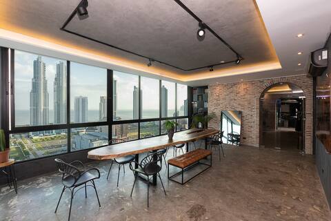 The AcoModo Penthouse @ Costa del Este