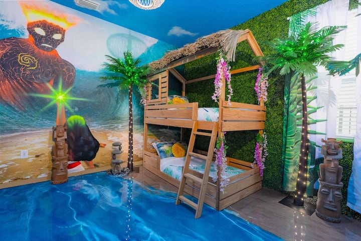 غرفة نوم موانا هي المفضلة للأطفال مع سرير مزدوج وحمام ملحق.