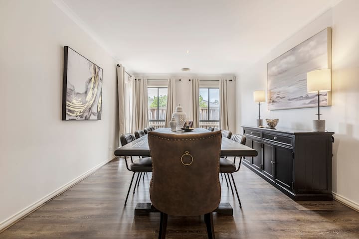 Provincial 4BR Family Retreat Near Train & Shops