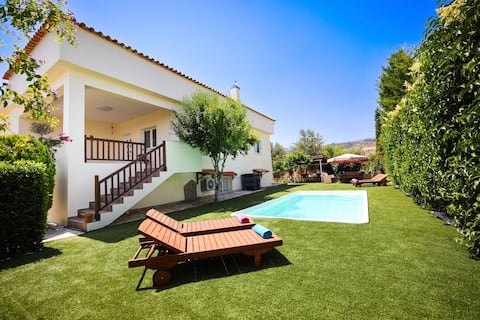 Stunning Greek Villa-private pool-beach-sleeps 8