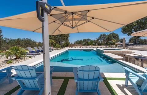 Lake Naci Estate w/Pool, swim up bar, 2 hot tubs,