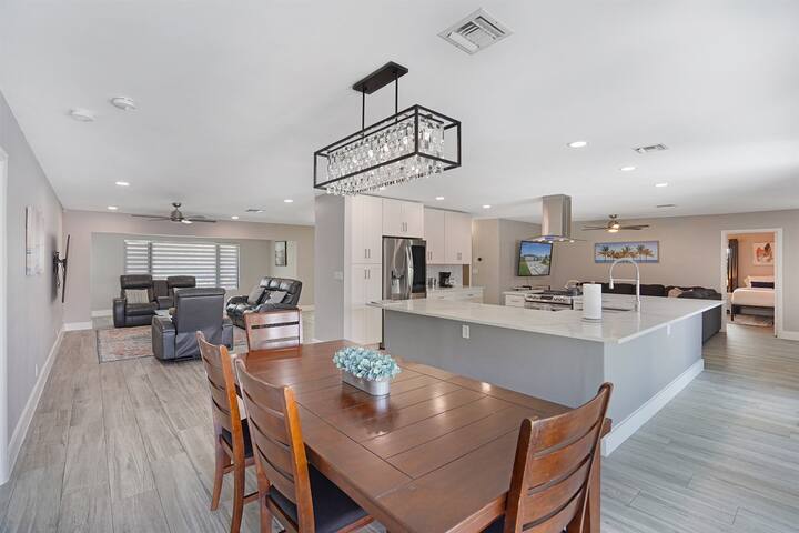 Walk to the Beach! Managed by BNR Vacation Rentals gallery image 5