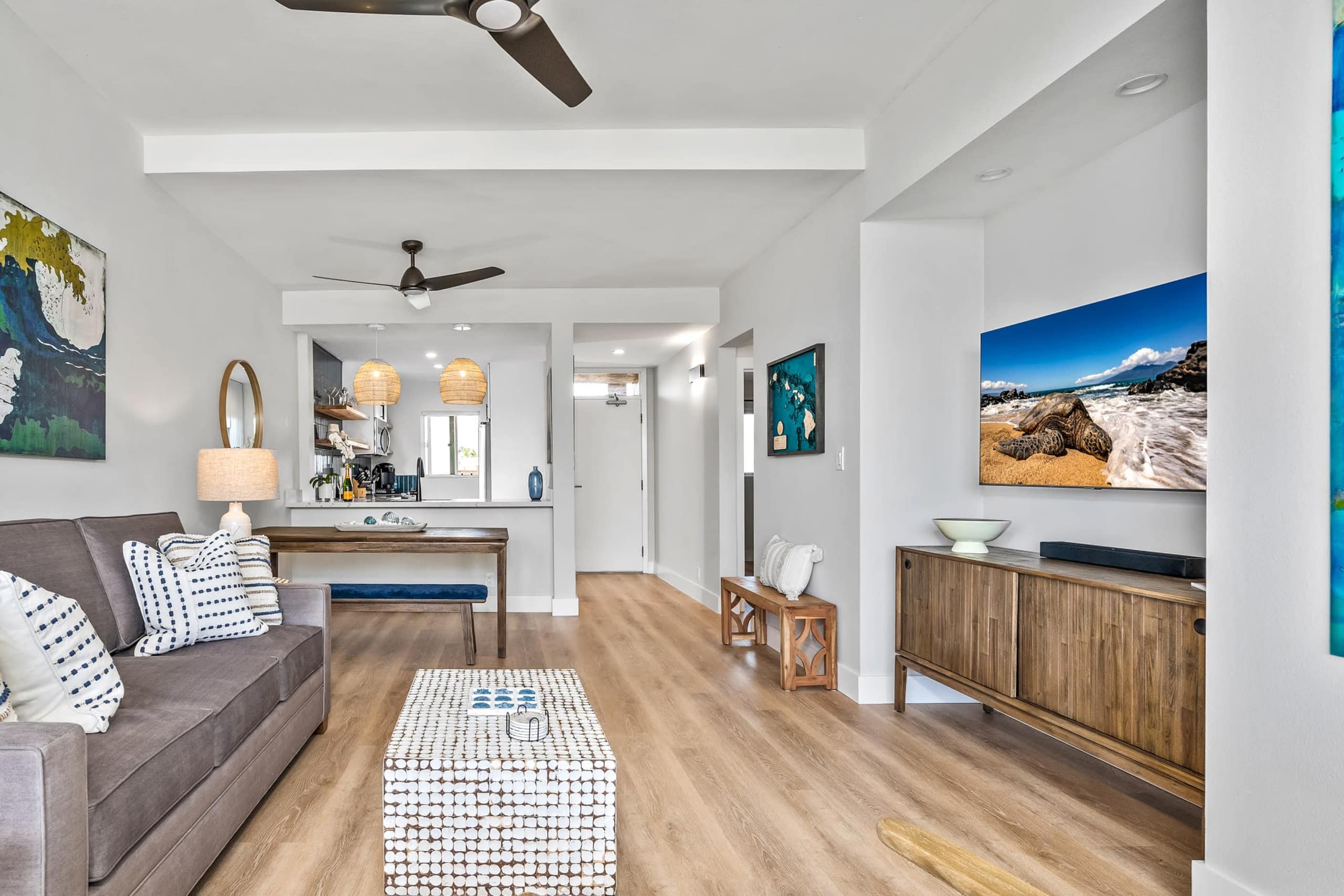 Upscale Oceanfront Penthouse Vistas - Image 9