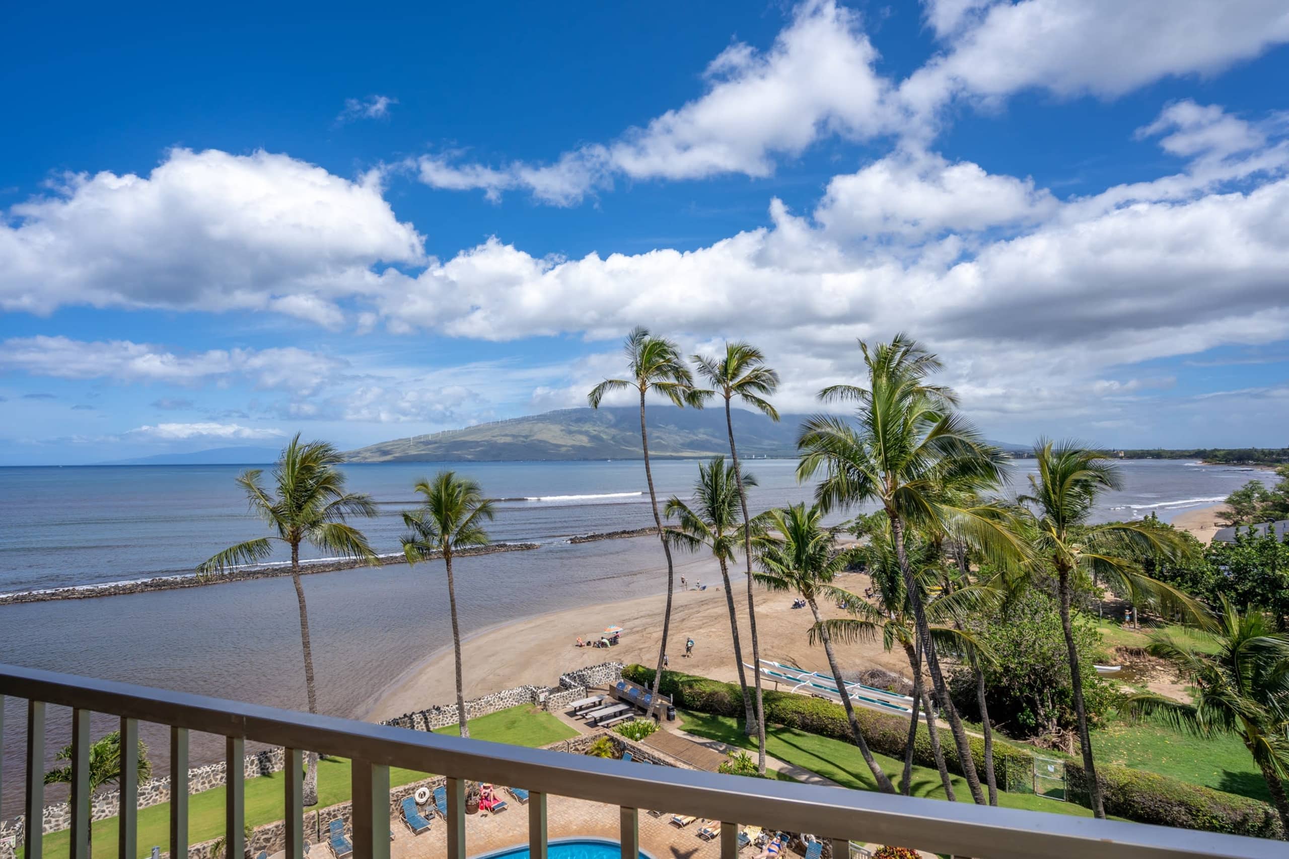 Upscale Oceanfront Penthouse Vistas - Image 49