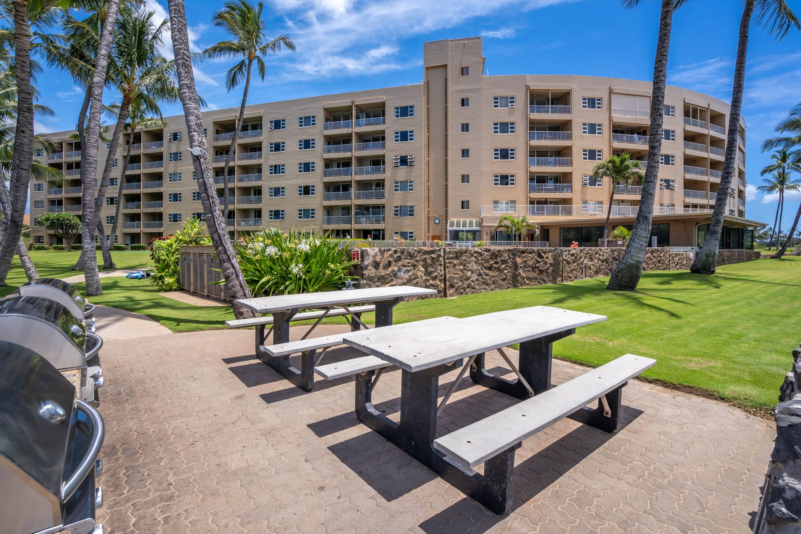 Upscale Oceanfront Penthouse Vistas - Image 44