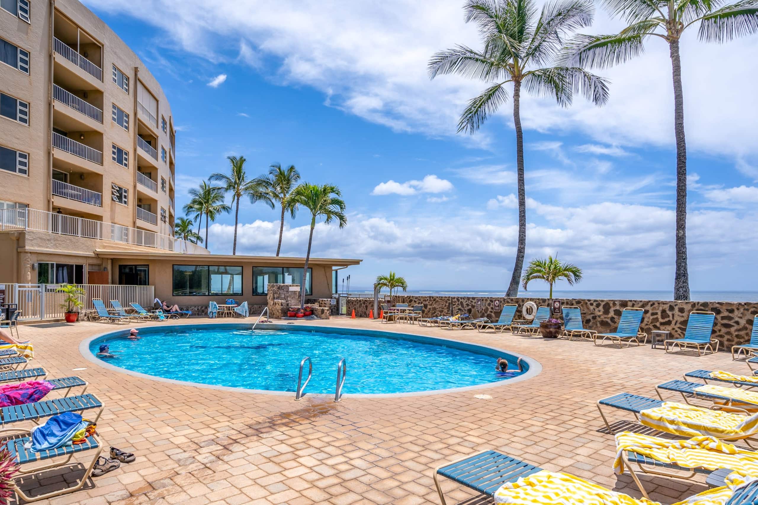 Upscale Oceanfront Penthouse Vistas - Image 43