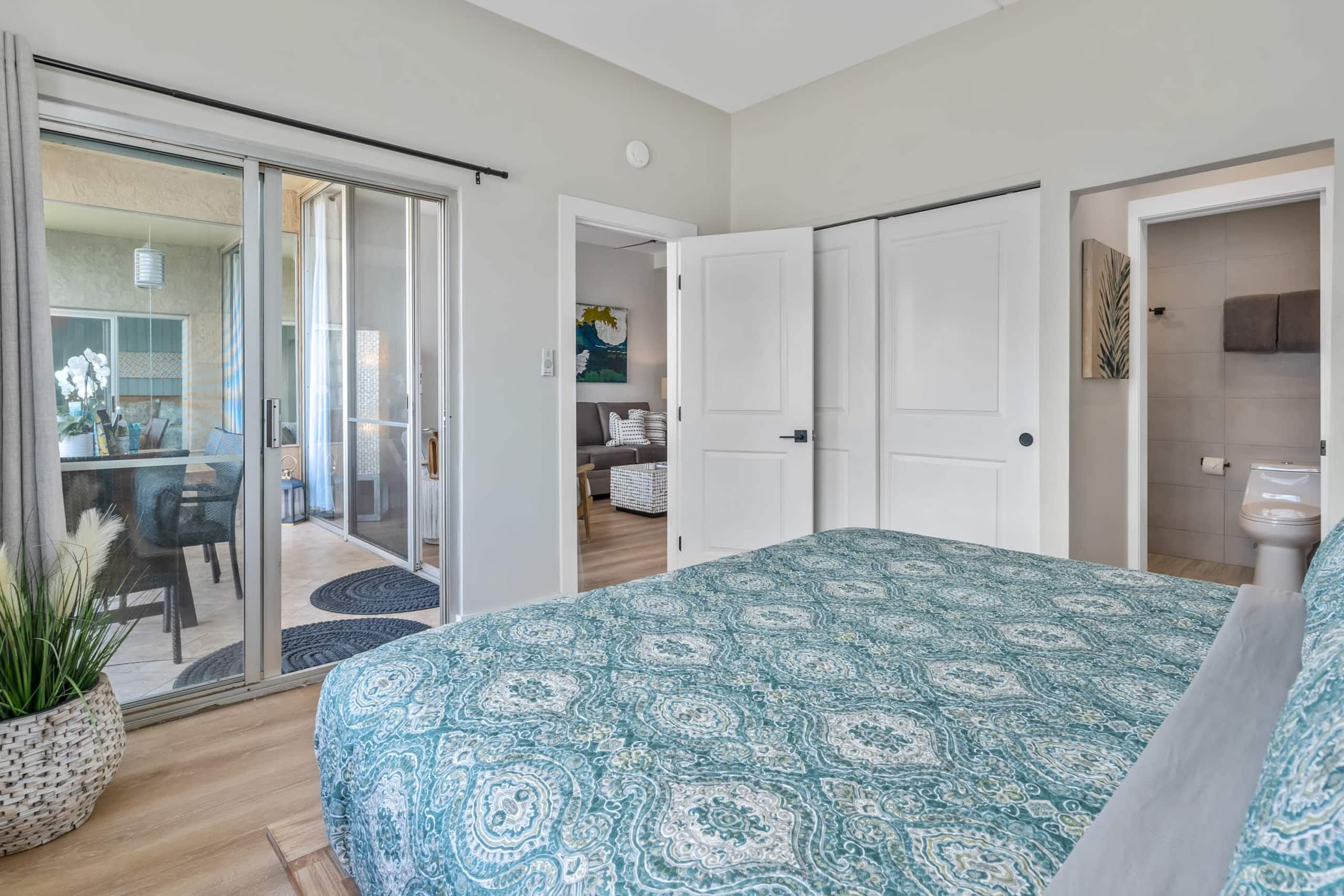 Upscale Oceanfront Penthouse Vistas - Image 24
