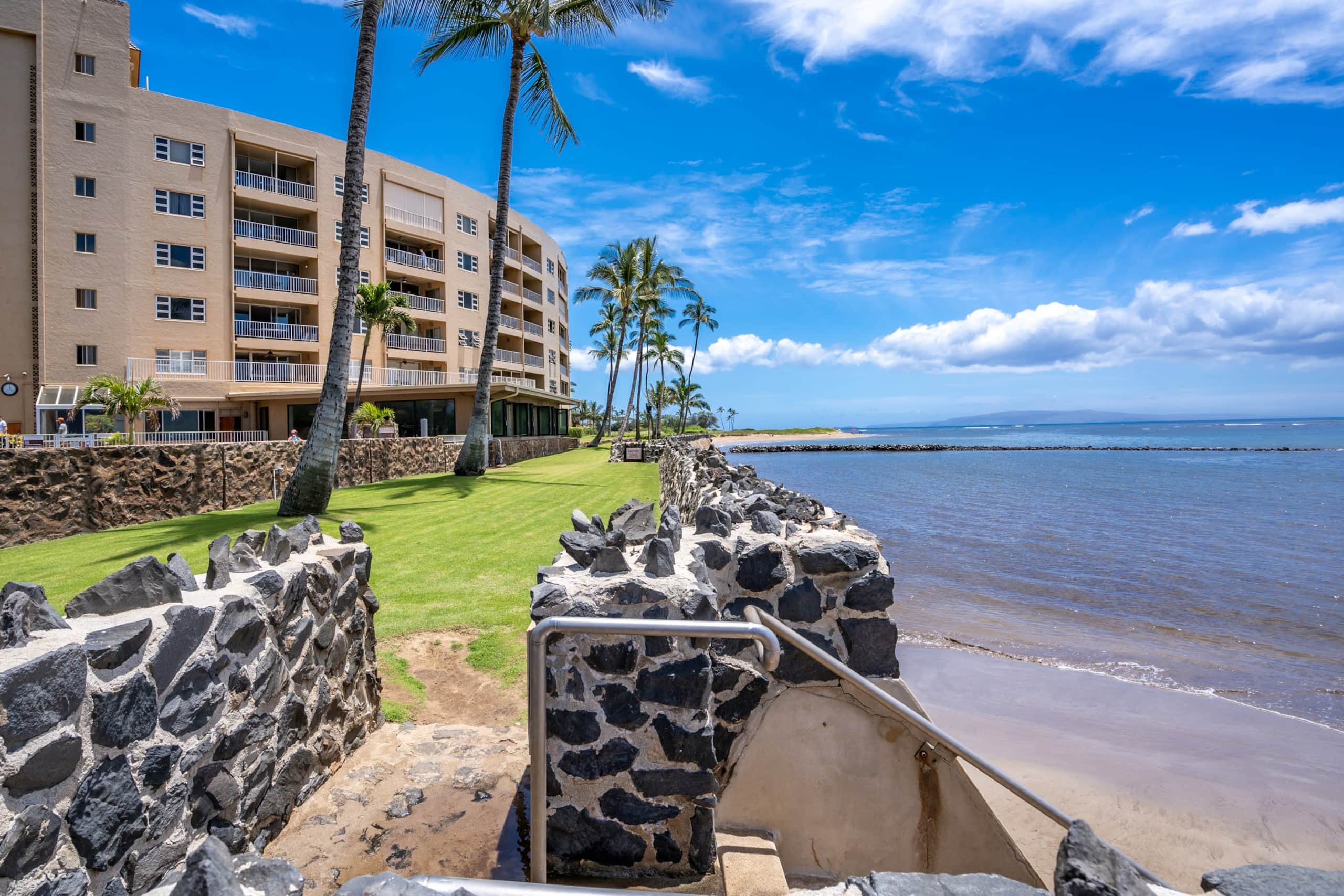 Upscale Oceanfront Penthouse Vistas - Image 45