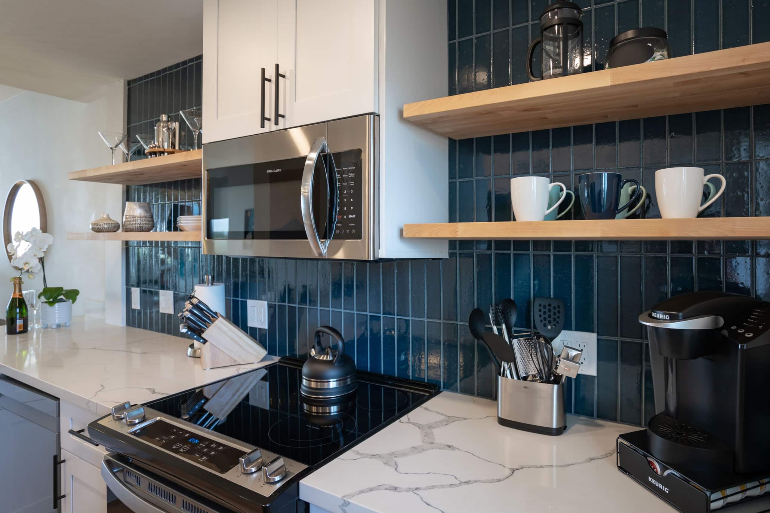 Upscale Oceanfront Penthouse Vistas - Image 15