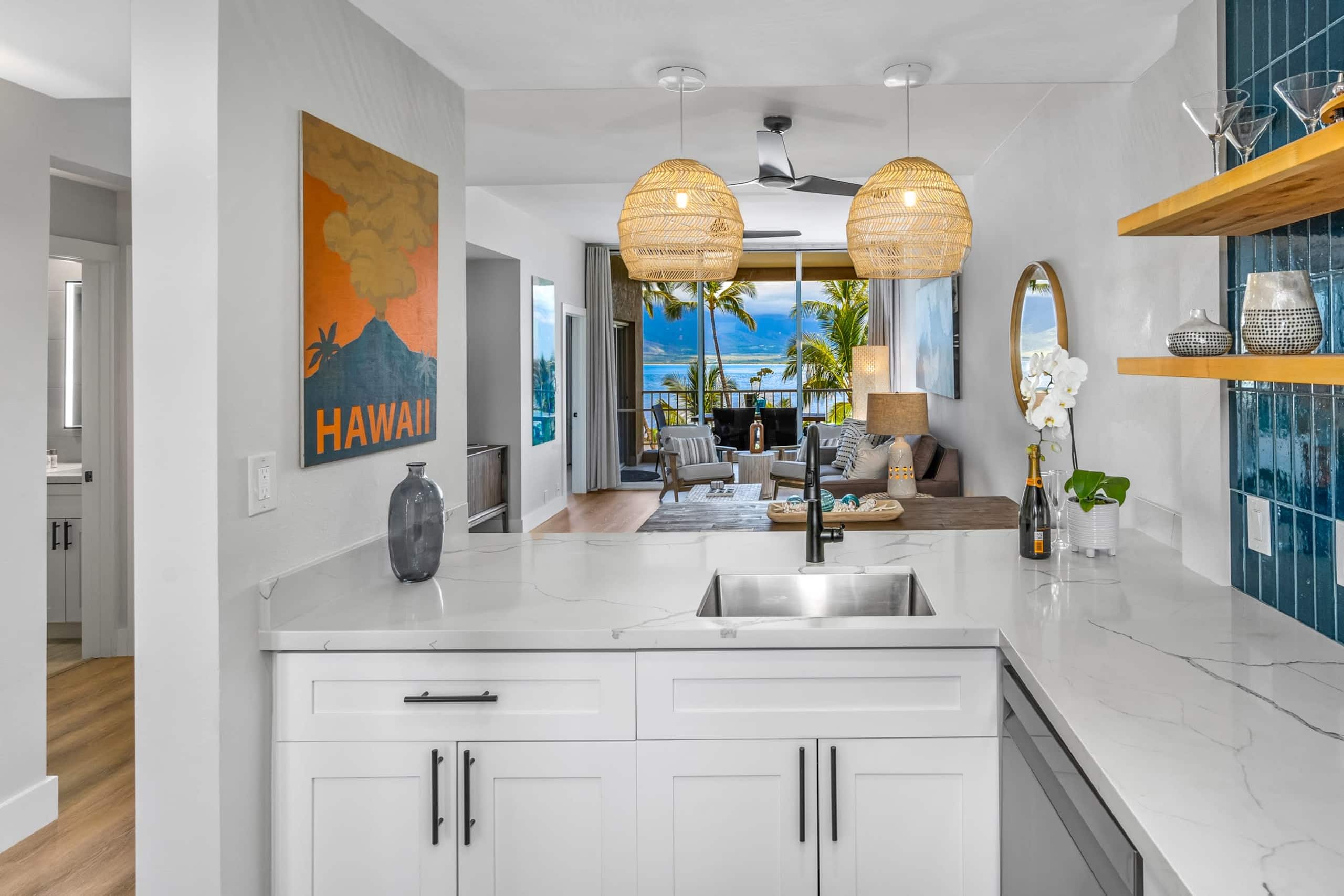 Upscale Oceanfront Penthouse Vistas - Image 11